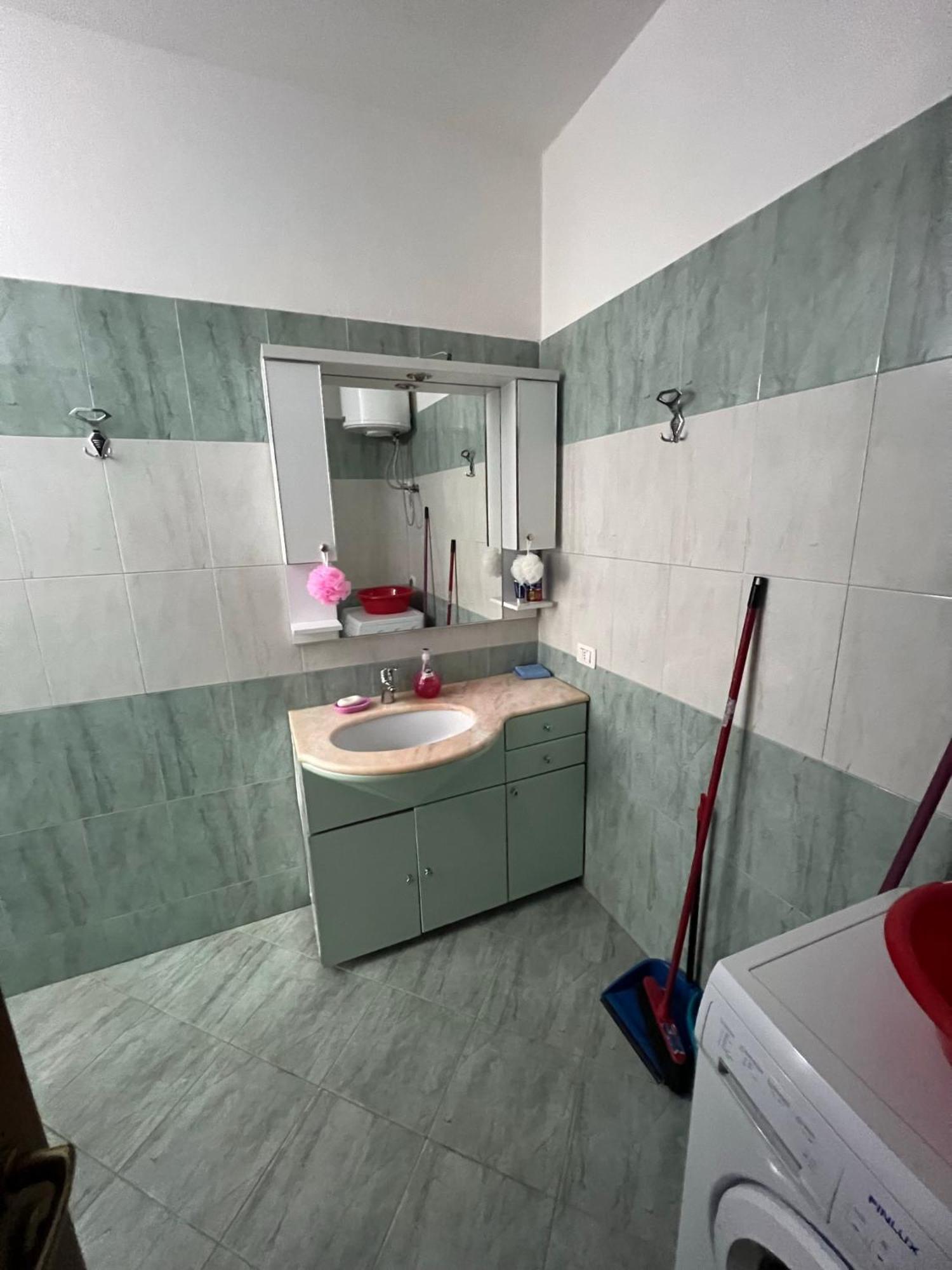 Vivi La Tua Vacanza Con L'Appartamento 1 Di Ervin! Enjoy Your Holiday With Ervin'S Apartment 1! Vlorë Eksteriør bilde