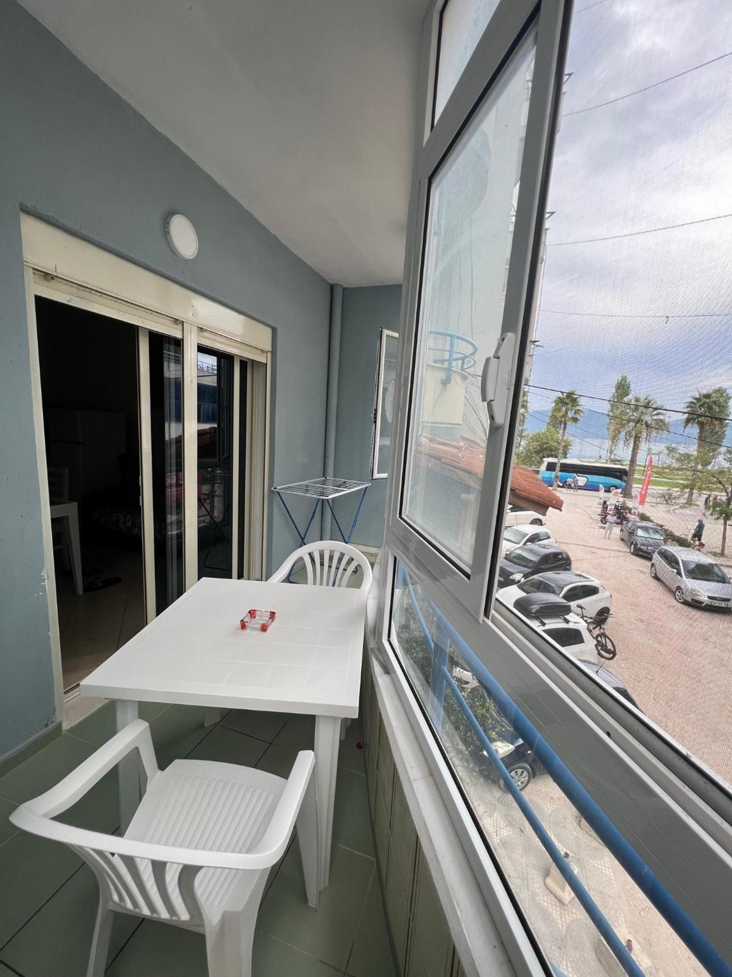 Vivi La Tua Vacanza Con L'Appartamento 1 Di Ervin! Enjoy Your Holiday With Ervin'S Apartment 1! Vlorë Eksteriør bilde